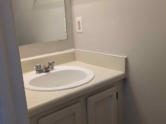 5th image of 803 Holder Ct