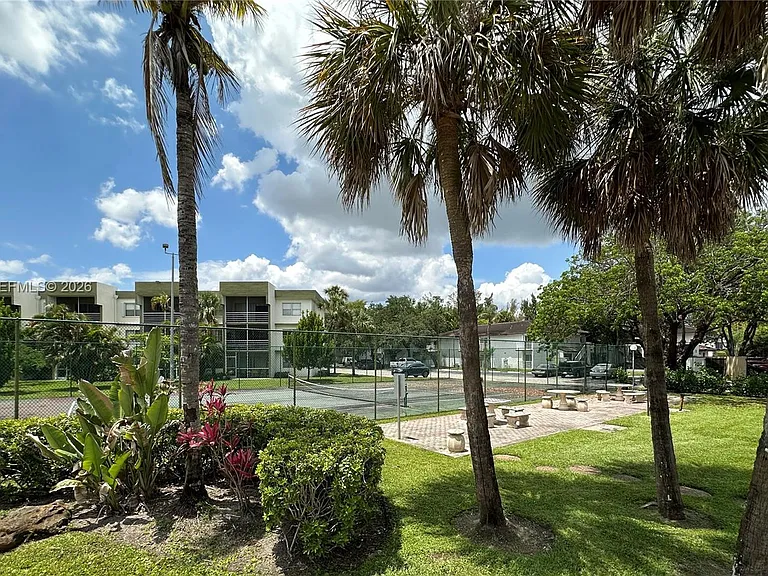 4215 N University Dr #101 — Photo 30