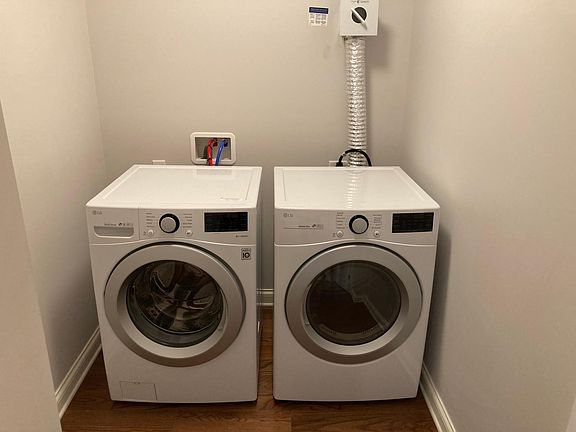 4th image of 115 Willow Ave #403