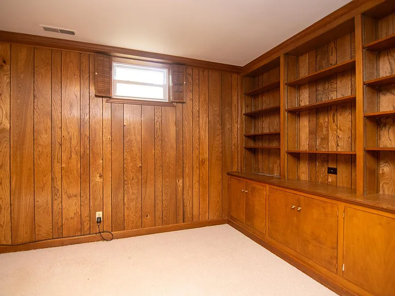 1313 Grove Rd — Photo 40