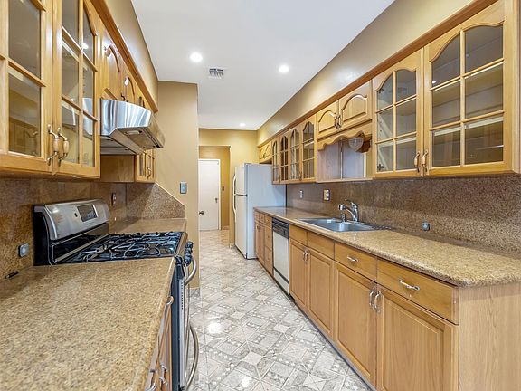 4th image of 2029 Highland Hills Dr