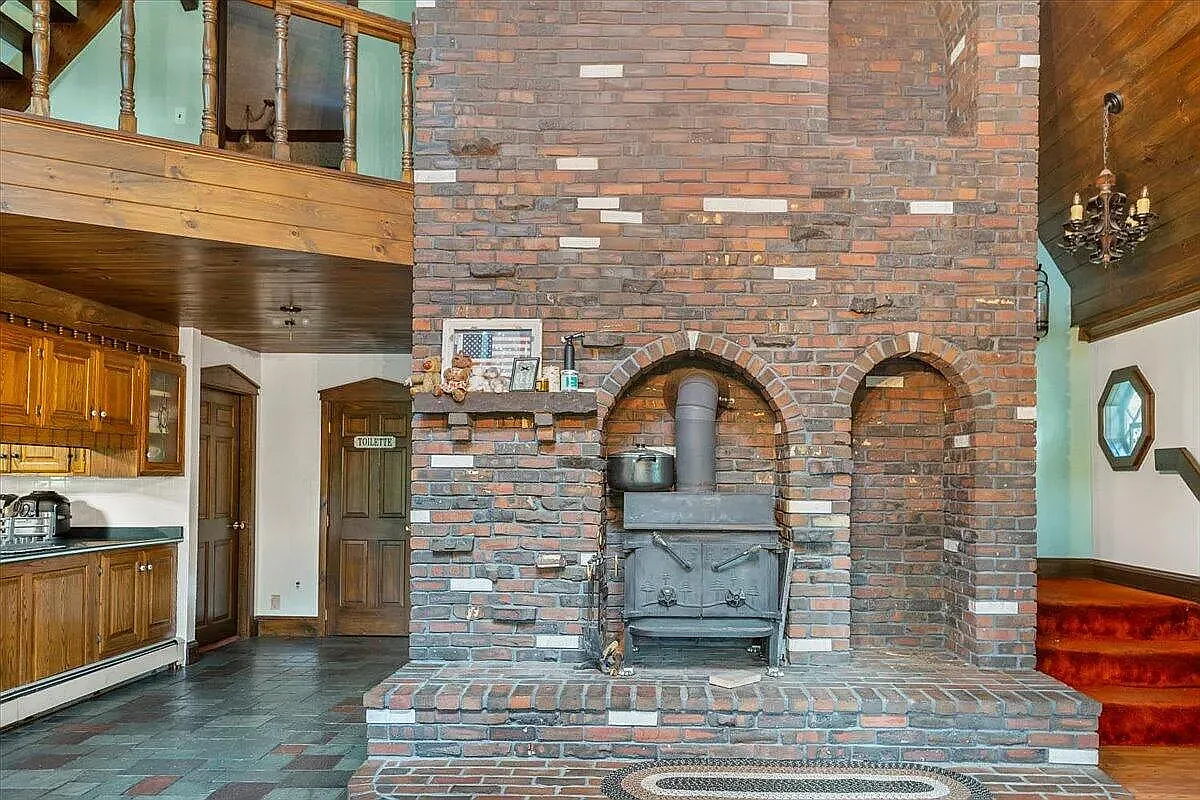 9 Rocky Point Dr — Photo 3