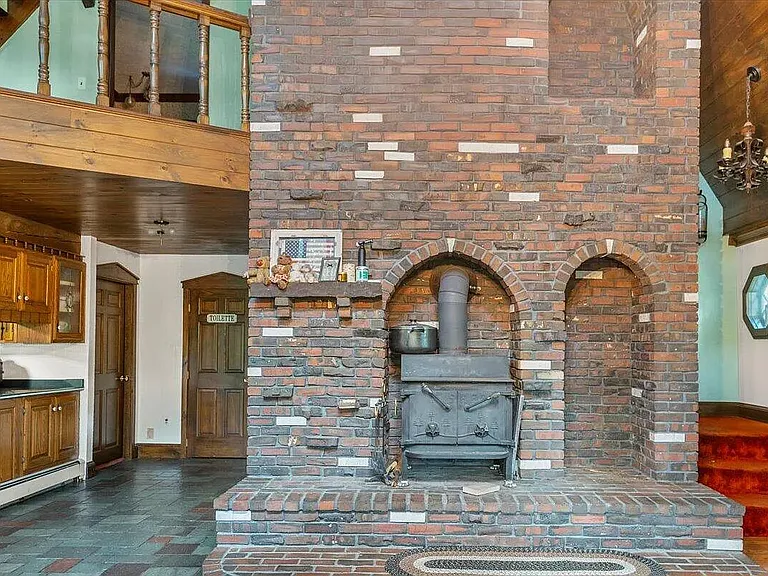 9 Rocky Point Dr — Photo 3