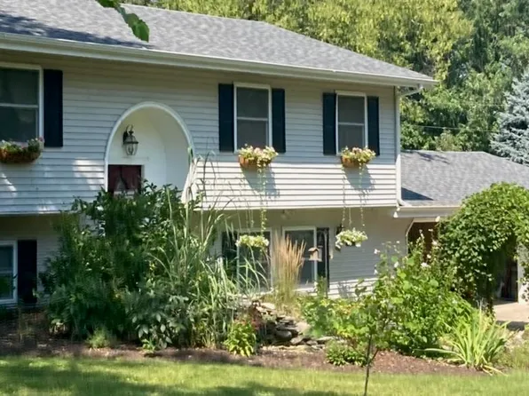 5391 Milestone Dr, Rockford, IL 61109
