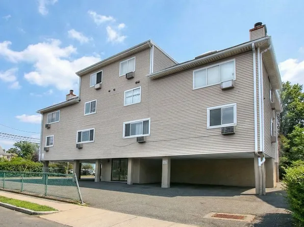 638 Cove Rd APT 3, Stamford, CT 06902