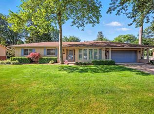 6748 Yarborough Dr, Shelby Township, MI 48316