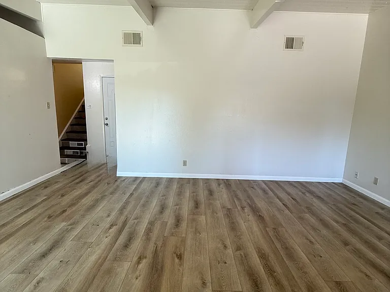 1103 Campbell St — Photo 13
