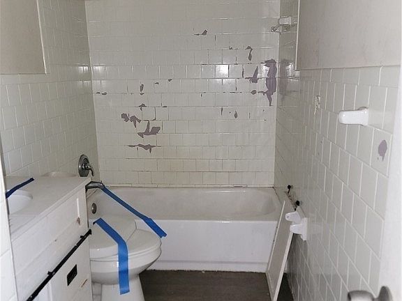 5th image of 1027 Barry Ct