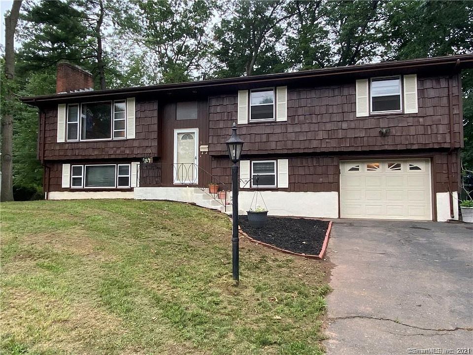1st image of 65 Northfield Dr