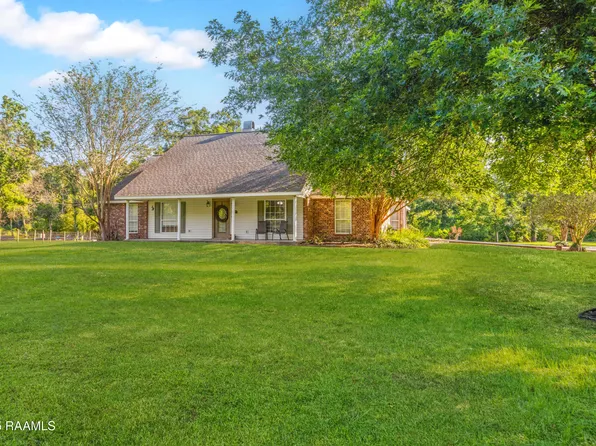 1073 Attakapas Rd, Saint Martinville, LA 70582
