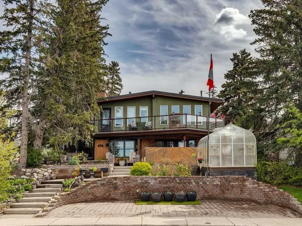 3232 W 15th St NW, Calgary, AB T2L 0K1