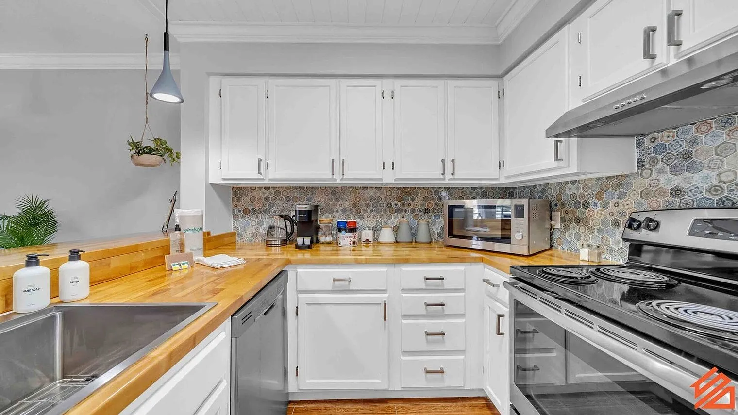 1 bed, 1.0 bath, 9601 sqft, $2,116 — Photo 3