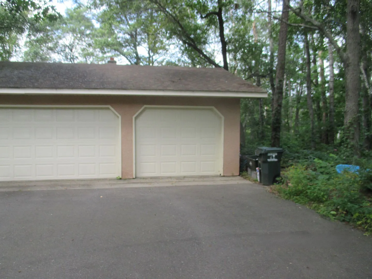 All Utilities Included! 1 Bedroom Apartment With Lake Access! — Photo 2