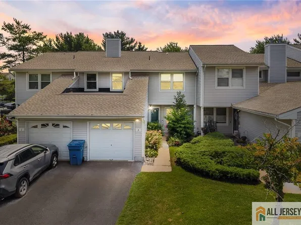 3 Sandpiper Dr #2502, Parlin, NJ 08859