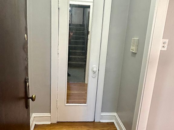 3rd image of 1111 W Balmoral Ave #1