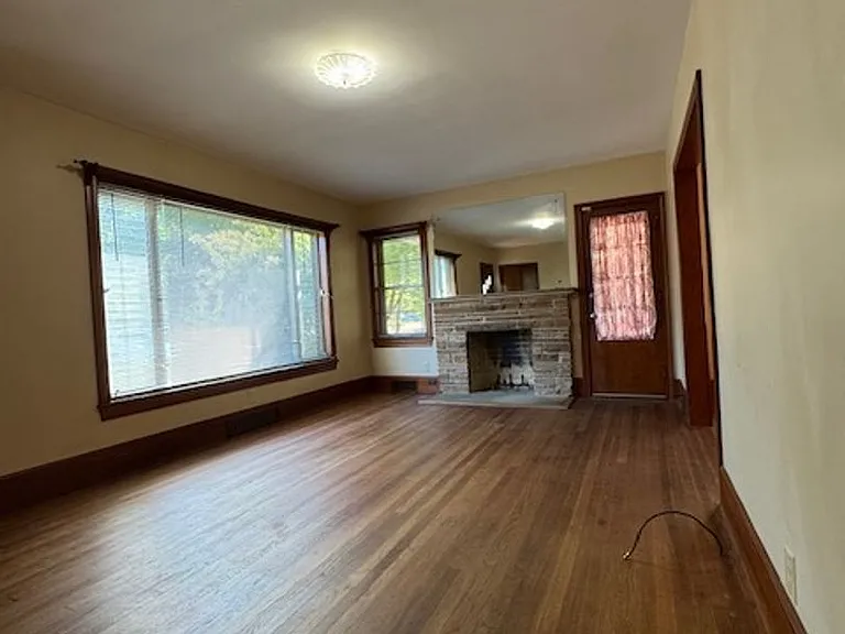 1508 E Holly St — Photo 2
