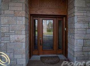 6815 Mark Ct, Bloomfield Hills, MI 48301