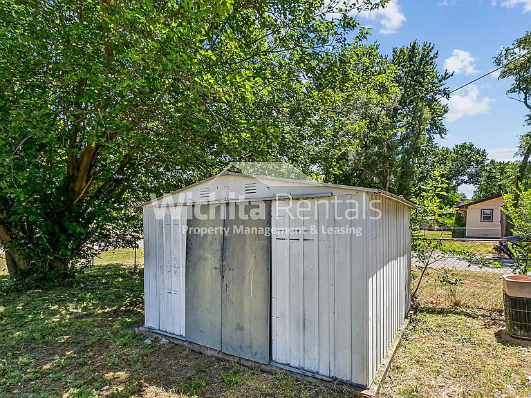 1400 N El Paso Dr — Photo 12