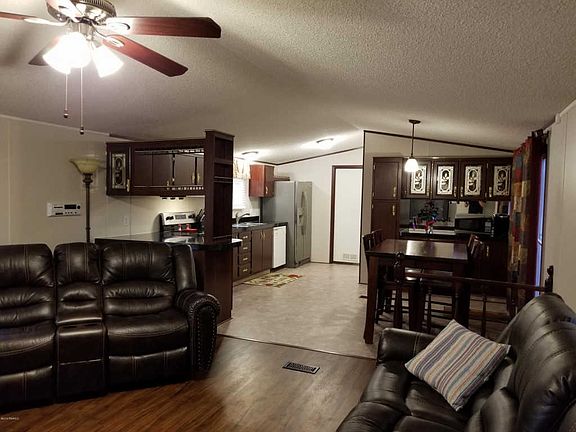 3rd image of 228 Country Breeze Ln