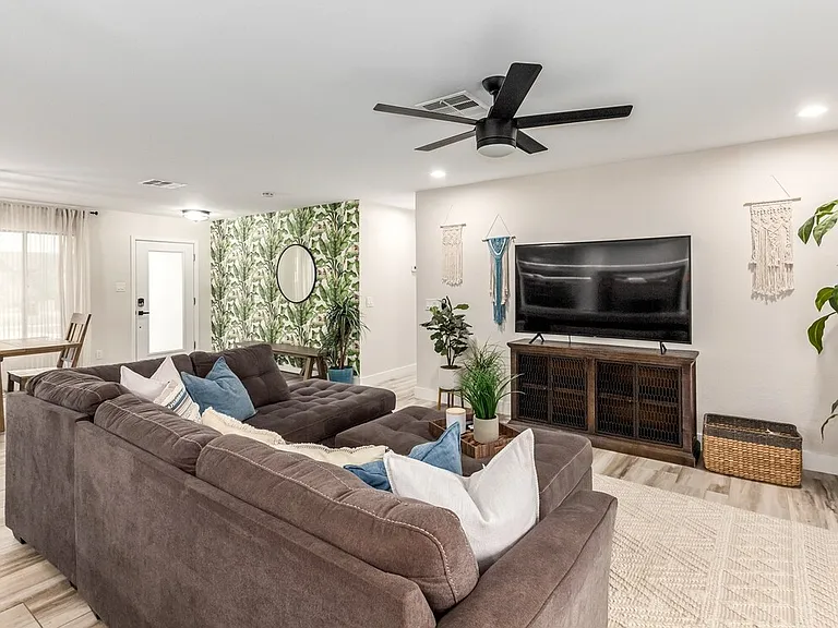 8726 E Arlington Rd — Photo 9