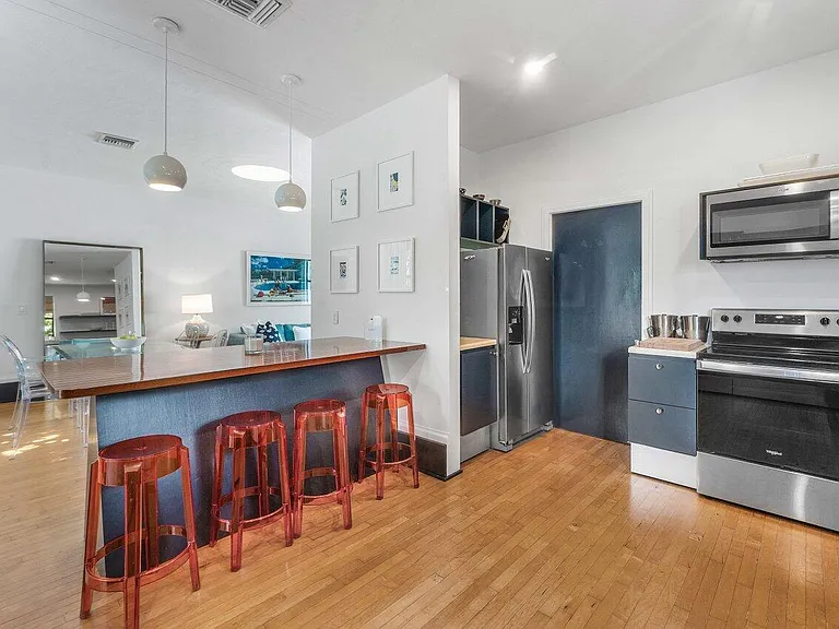 162 Peruvian Ave — Photo 20