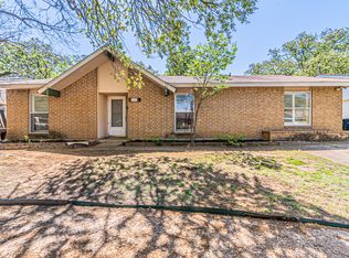 1208 Elmwood Dr, Lewisville, TX 75067