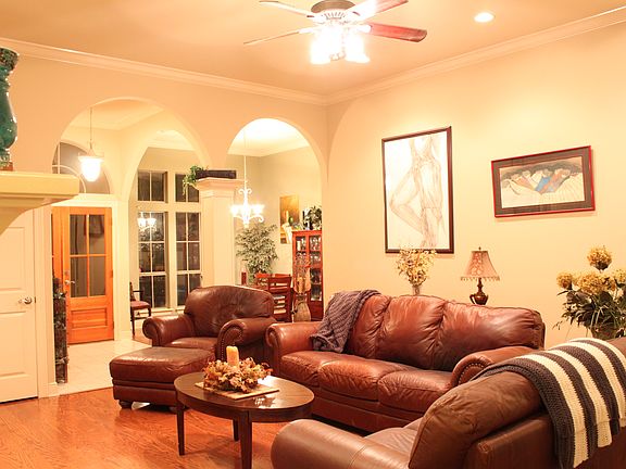 4th image of 361 N Hill Dr