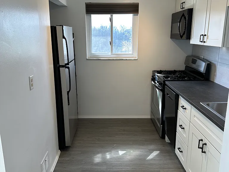 515 Decatur Ave #2 — Photo 2
