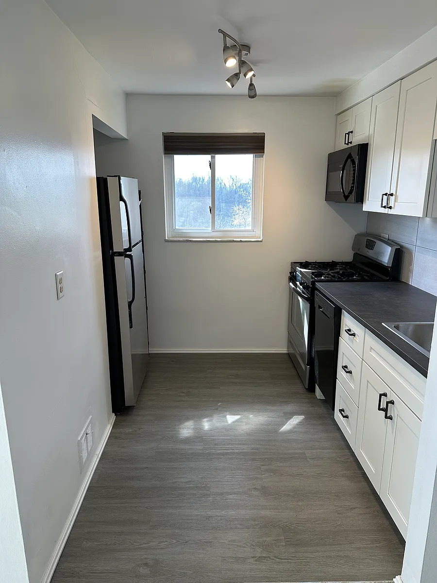 Building Photo - 515 Decatur Ave #2