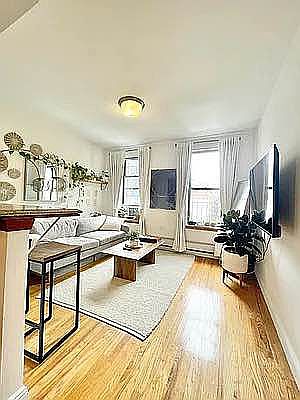 2nd image of 1450 1st Ave APT 4RN