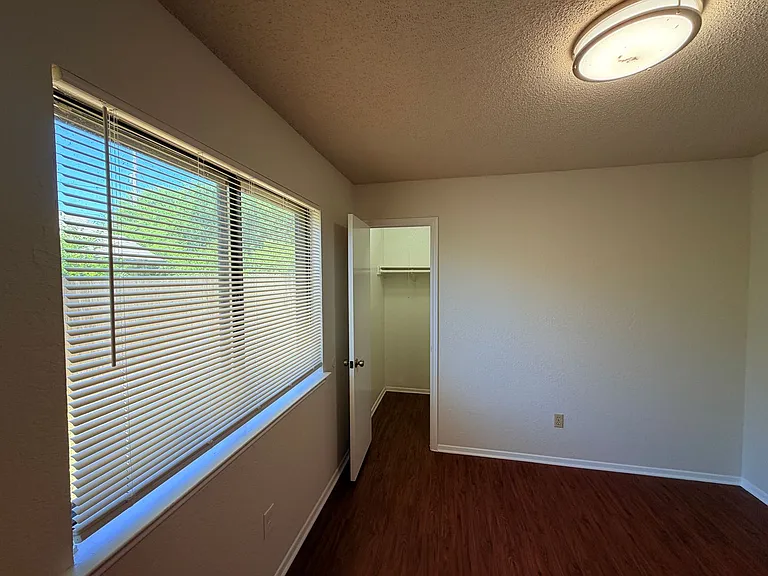 2013 James Pl — Photo 27