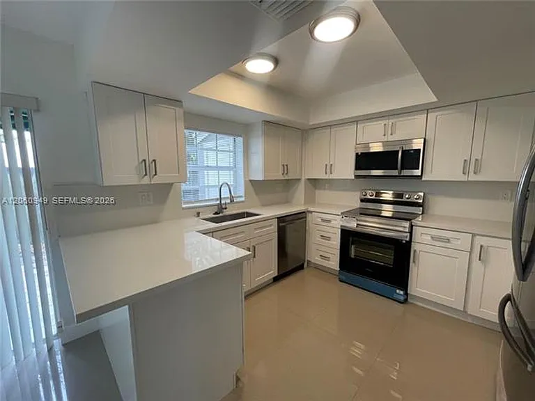 12370 SW 52nd Pl #Townhouse 12370 — Photo 8