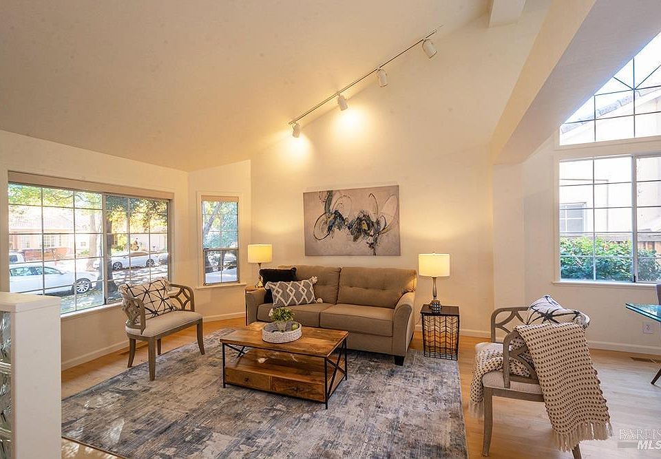 1st image of 225 La Quinta Drive
