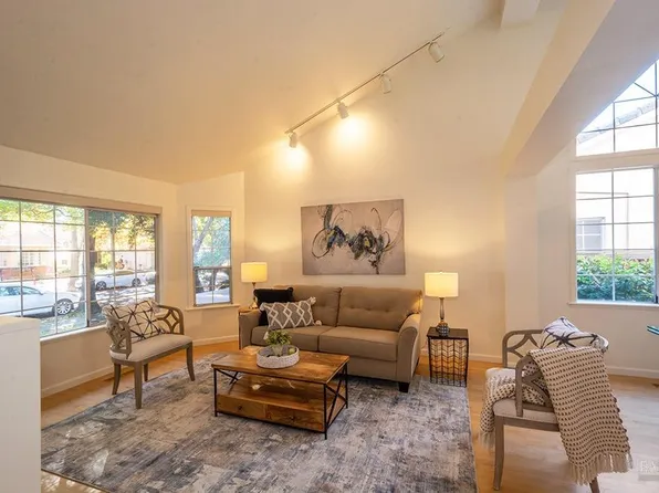 225 La Quinta Drive, Windsor, CA 95492