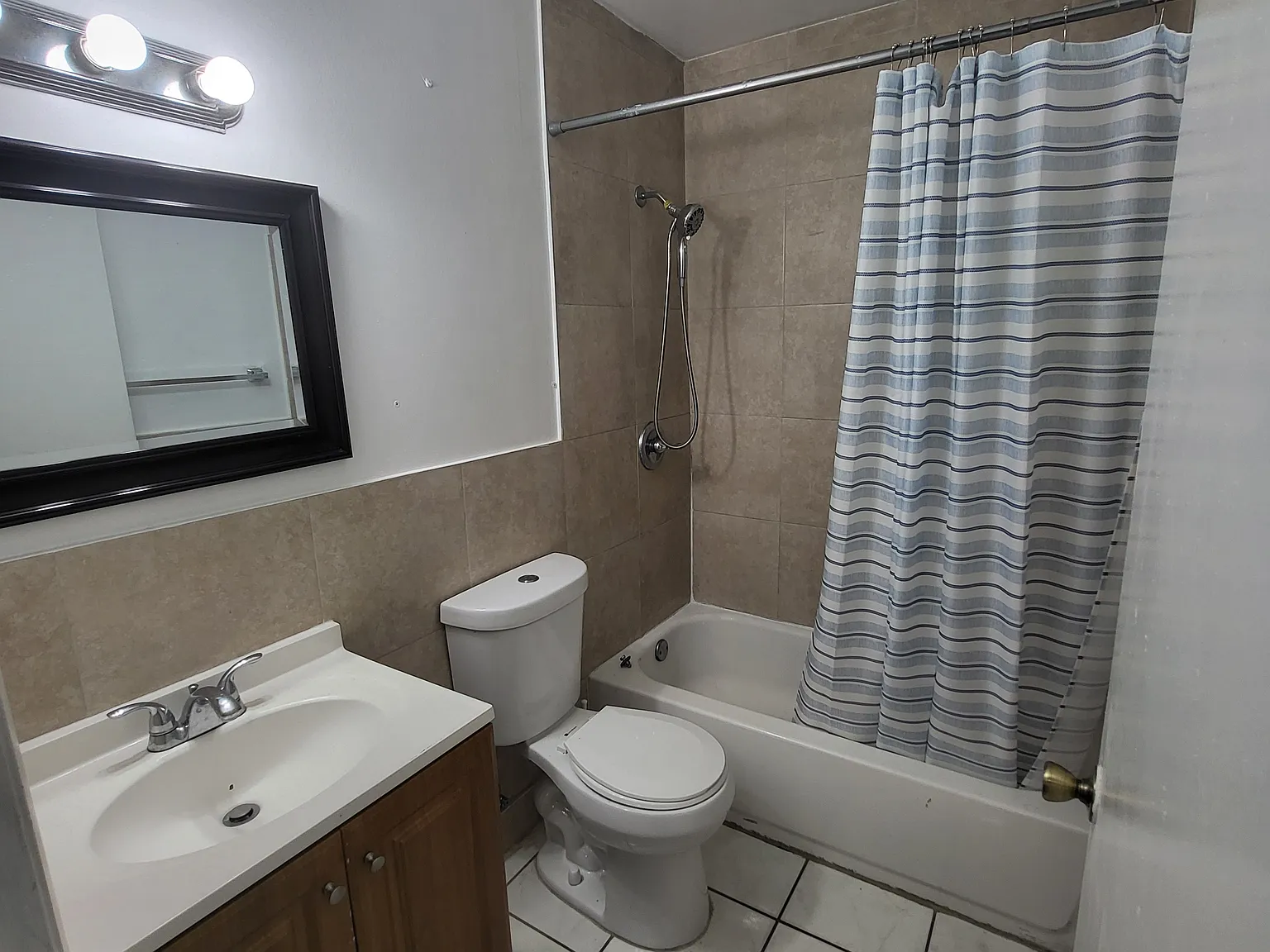 2 bed, 847 sqft, $1,900 — Photo 4