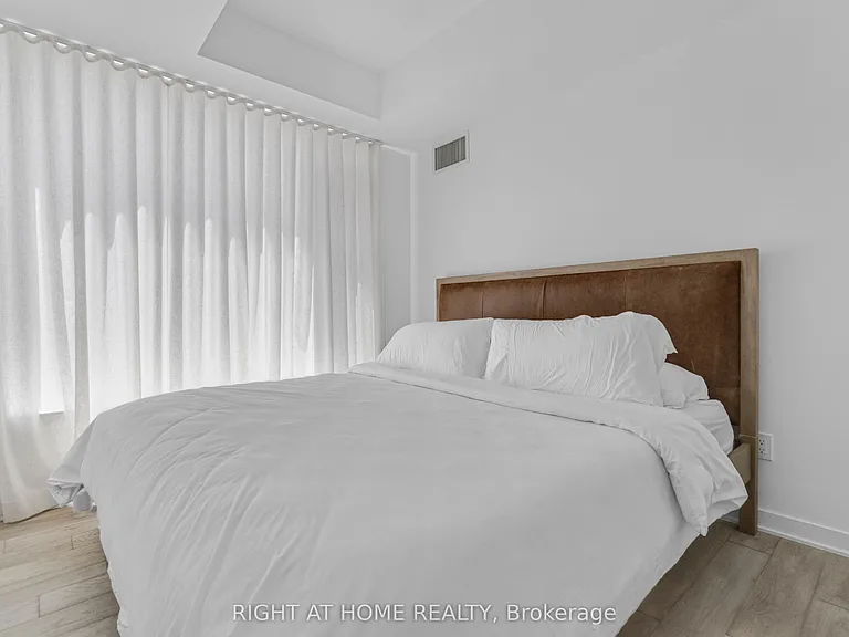 11 Yorkville Ave #2113 — Photo 18