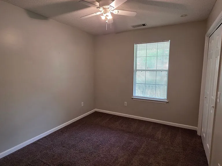 304 Woodbury Ln — Photo 13