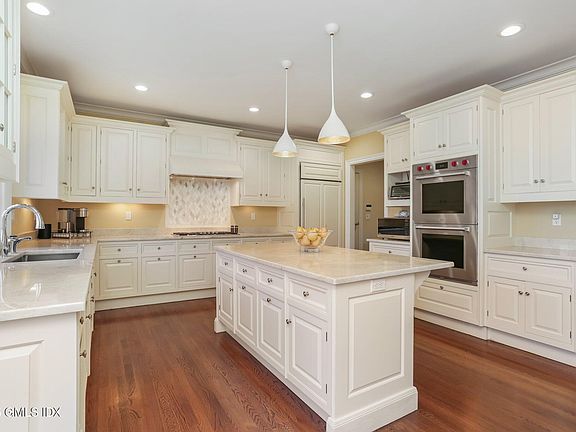 3rd image of 18 River Oaks Dr Unit 18
