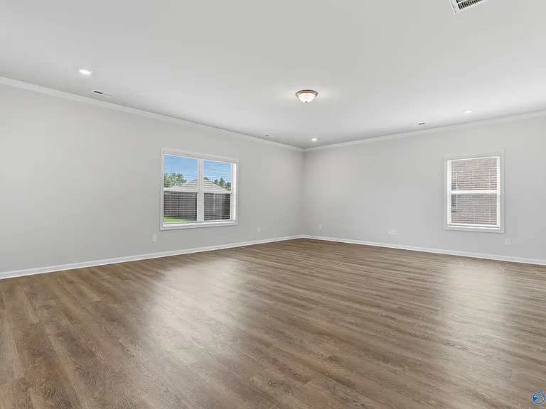 212 Paladin St — Photo 4