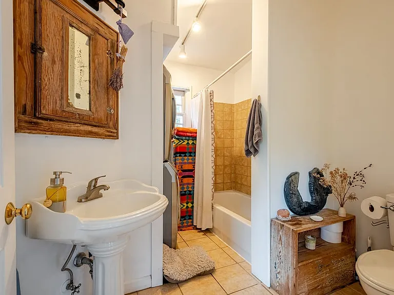 2472 Dauphine St #B — Photo 9