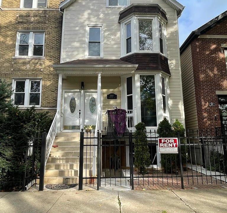 1st image of 2437 N Francisco Ave #G