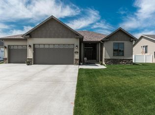5651 E Prairiewood Dr, Grand Forks, ND 58201