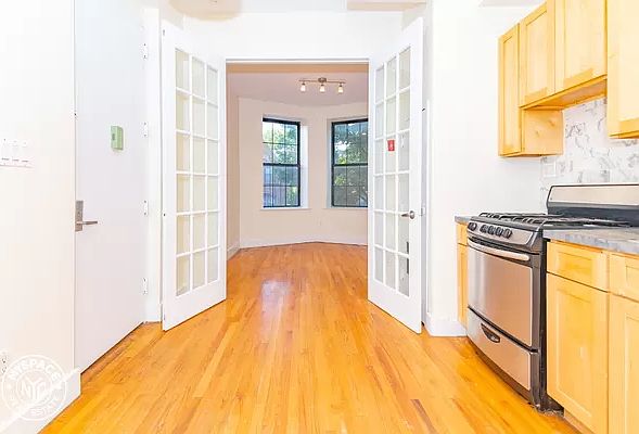 1st image of 654 Park Pl #2A