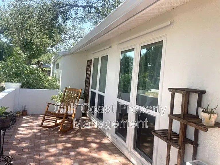 5677 Beneva Woods Cir — Photo 3