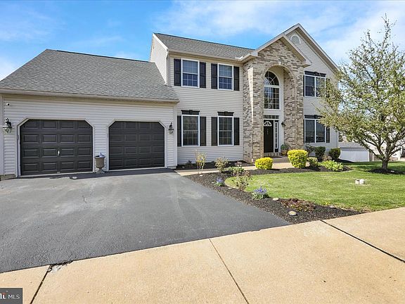 3rd image of 208 N Sandy Ln