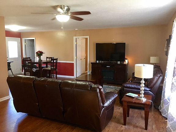 3rd image of 2503 Oakwood Ln