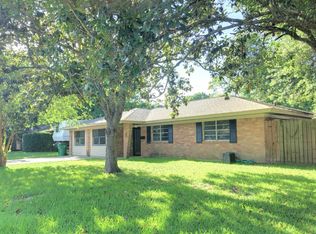 1005 Loggins Dr, West Columbia, TX 77486