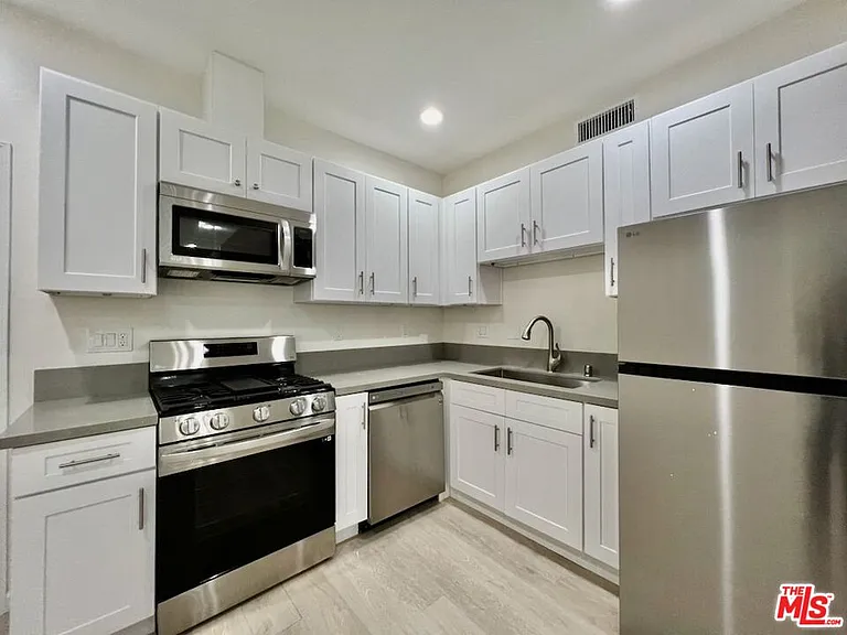 1409 N Hobart Blvd #101 — Photo 8