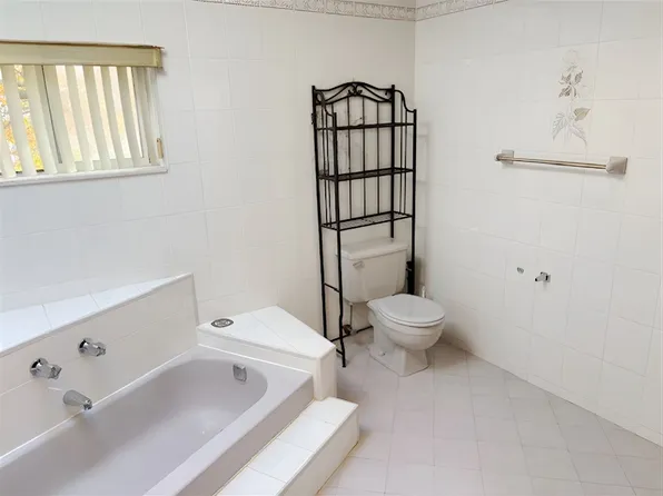 14 Monterey Avenue image 15 of 23