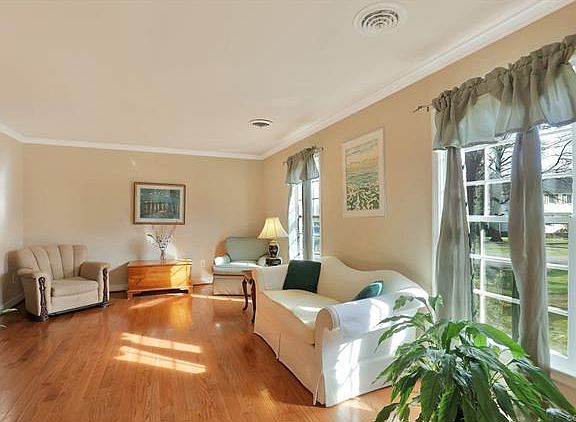 3rd image of 10621 King Arthurs Ct